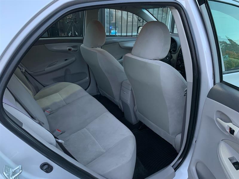 Toyota Corolla Base 4-Speed AT 2009