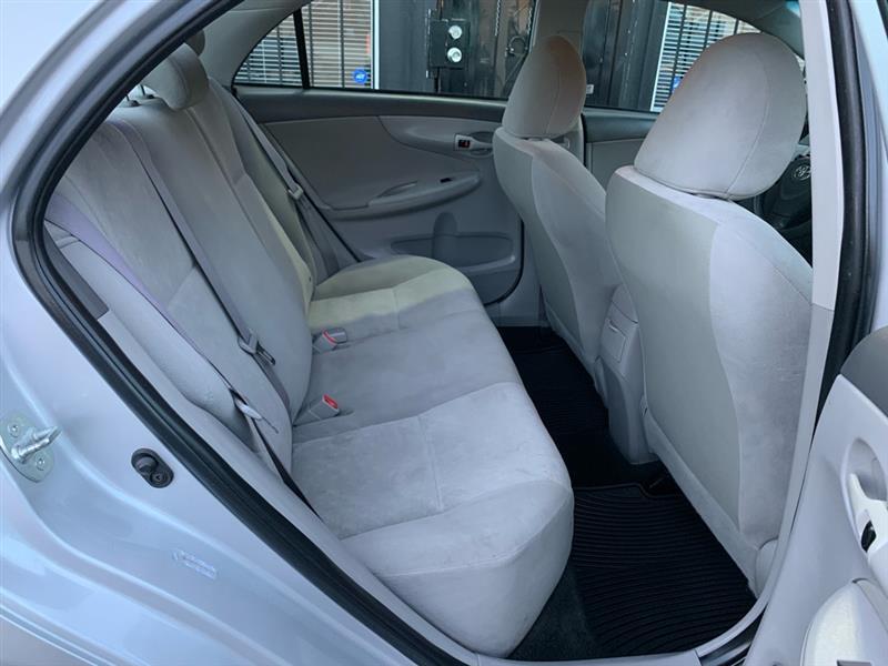 Toyota Corolla Base 4-Speed AT 2009