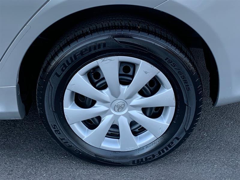 Toyota Corolla Base 4-Speed AT 2009