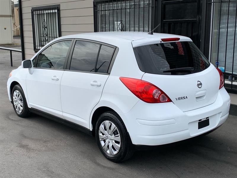Nissan Versa 1.8 S Hatchback 2009
