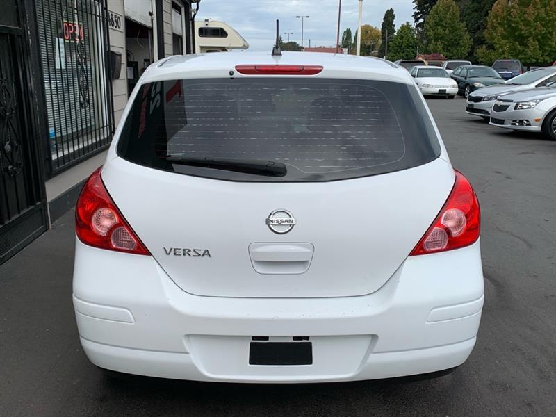 Nissan Versa 1.8 S Hatchback 2009