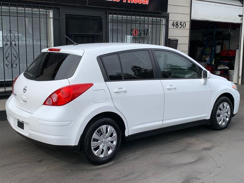 Nissan Versa 1.8 S Hatchback 2009
