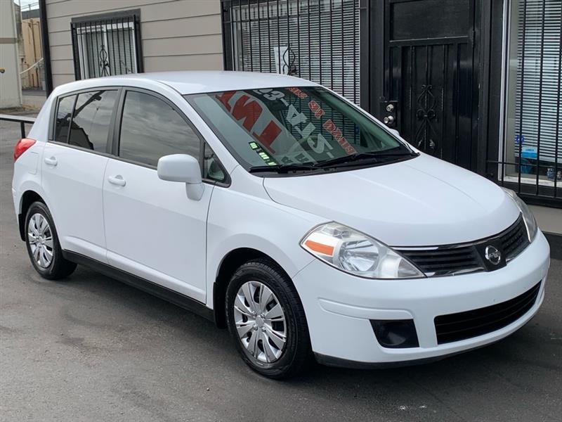 Nissan Versa 1.8 S Hatchback 2009