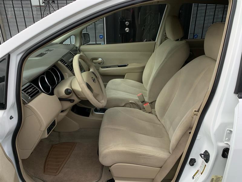 Nissan Versa 1.8 S Hatchback 2009