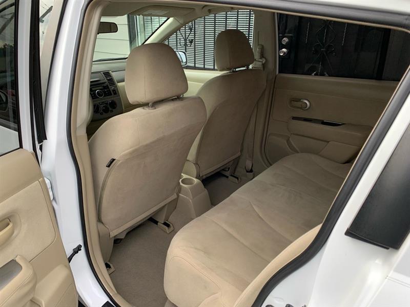 Nissan Versa 1.8 S Hatchback 2009