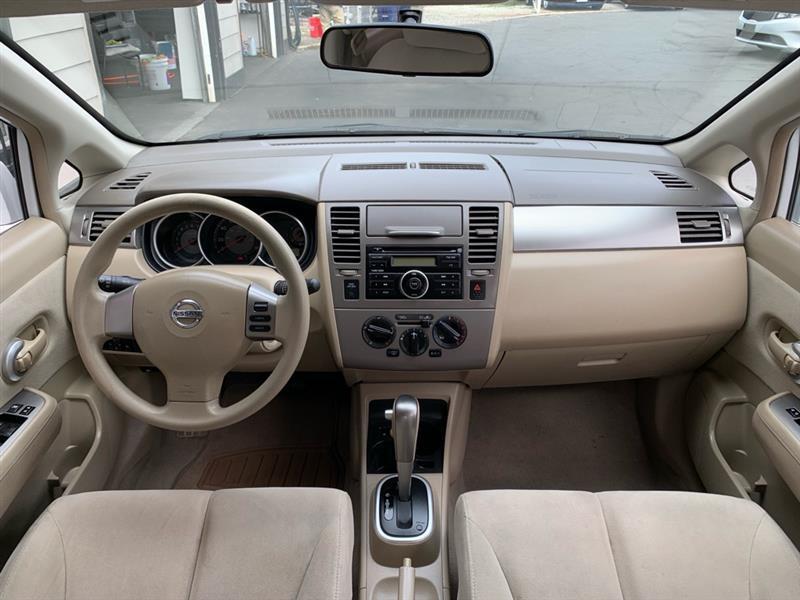 Nissan Versa 1.8 S Hatchback 2009