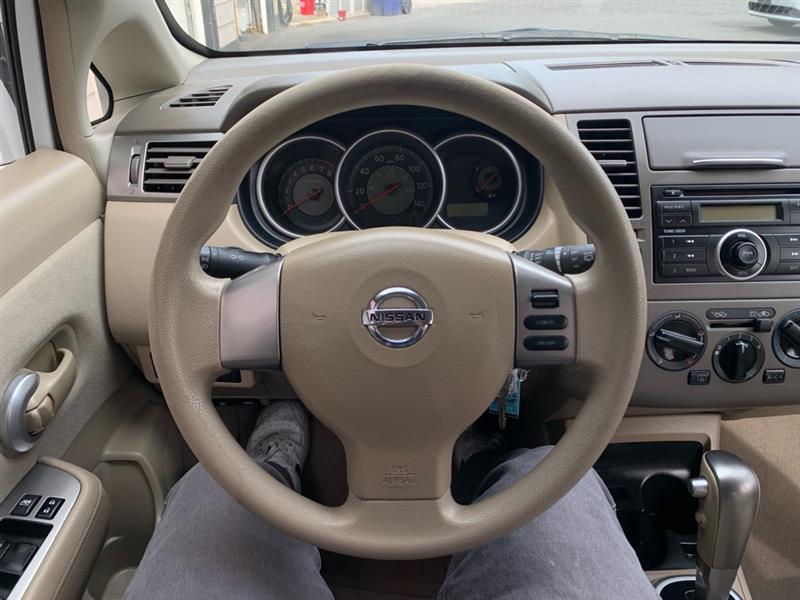 Nissan Versa 1.8 S Hatchback 2009