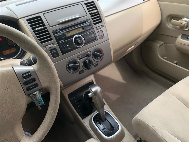 Nissan Versa 1.8 S Hatchback 2009