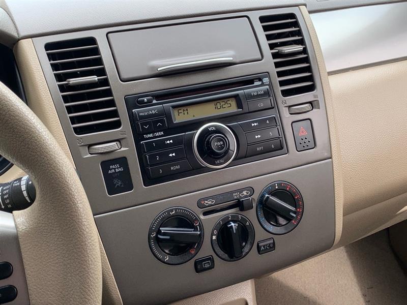 Nissan Versa 1.8 S Hatchback 2009