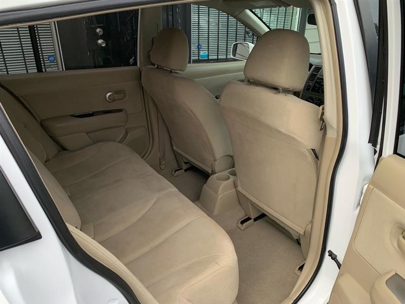 Nissan Versa 1.8 S Hatchback 2009