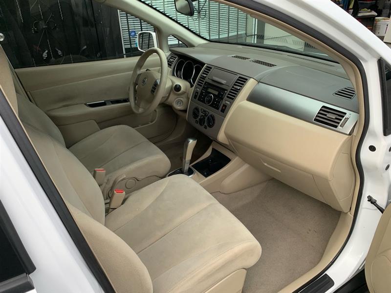 Nissan Versa 1.8 S Hatchback 2009