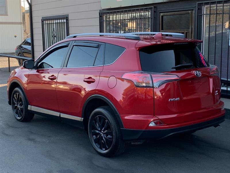 Toyota RAV4 LE AWD 2017