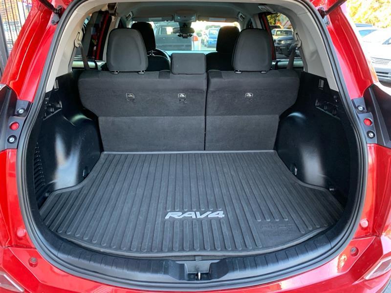Toyota RAV4 LE AWD 2017