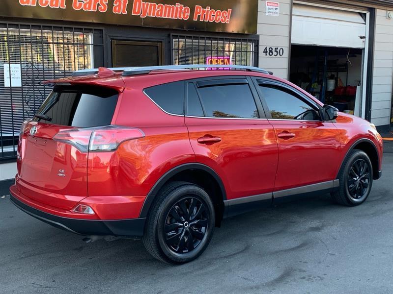 Toyota RAV4 LE AWD 2017