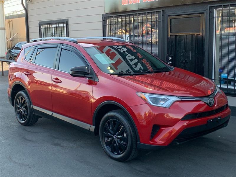 Toyota RAV4 LE AWD 2017