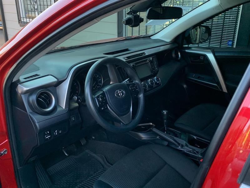 Toyota RAV4 LE AWD 2017