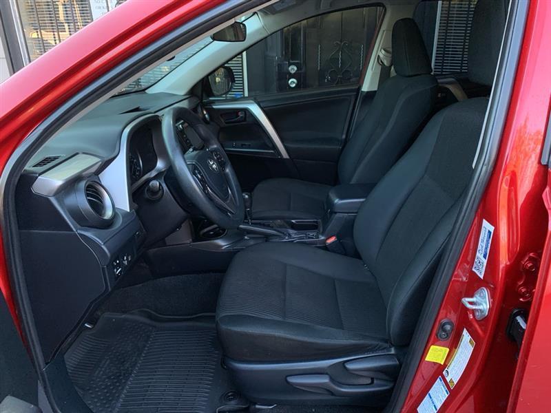 Toyota RAV4 LE AWD 2017
