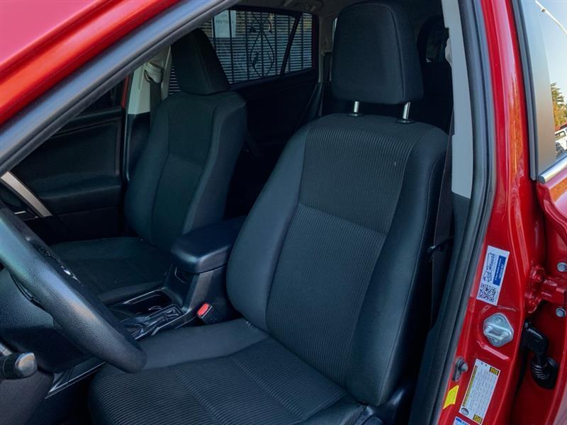Toyota RAV4 LE AWD 2017