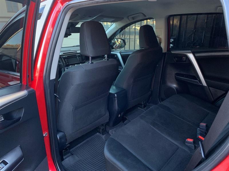Toyota RAV4 LE AWD 2017