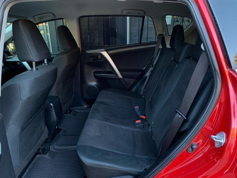 Toyota RAV4 LE AWD 2017