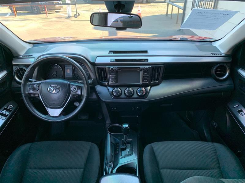 Toyota RAV4 LE AWD 2017