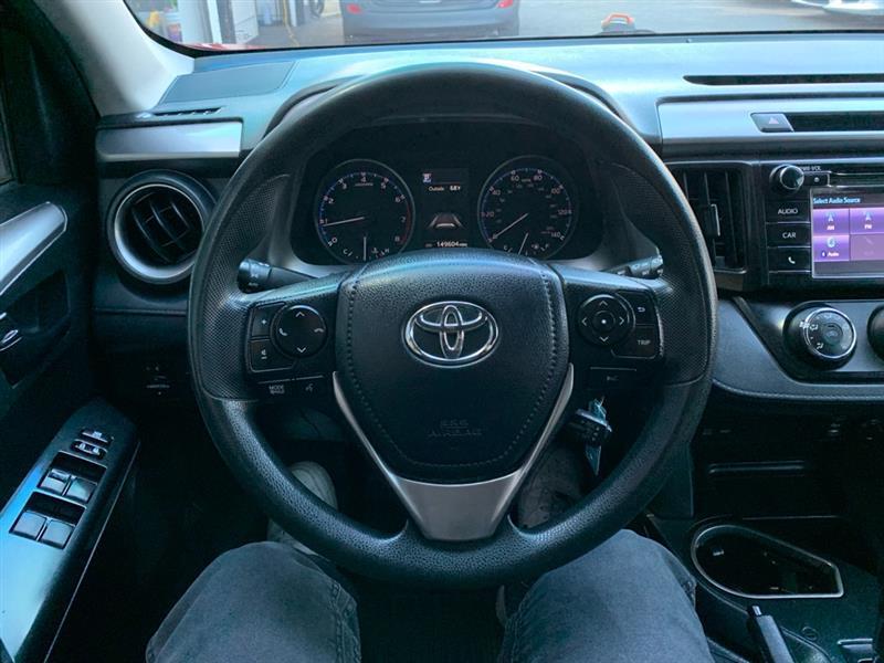 Toyota RAV4 LE AWD 2017