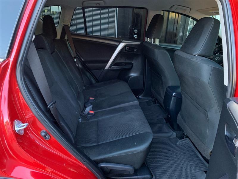 Toyota RAV4 LE AWD 2017