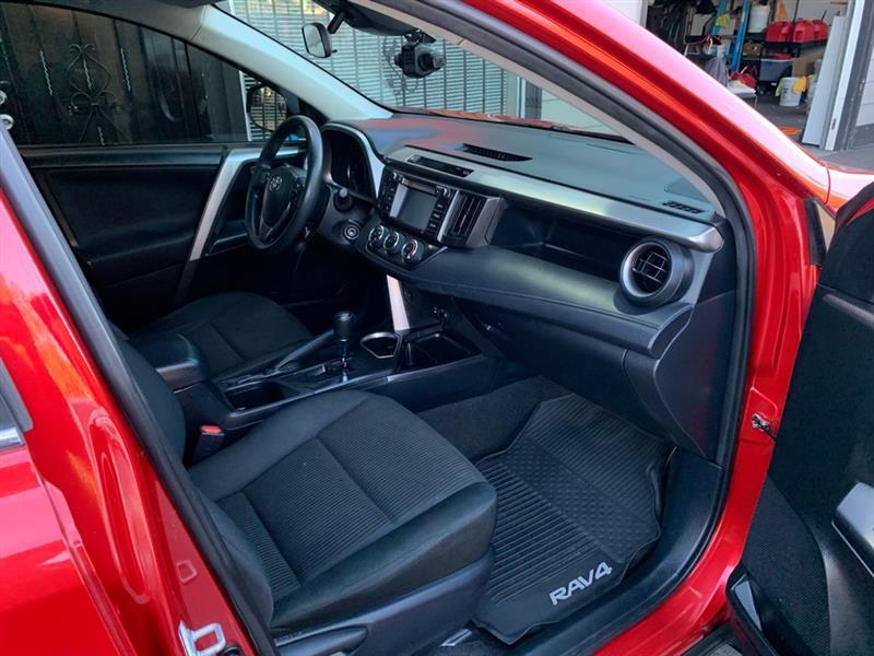 Toyota RAV4 LE AWD 2017