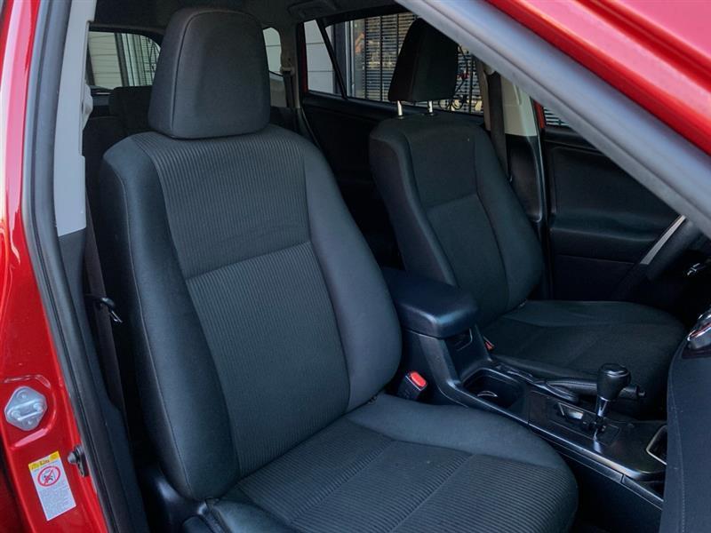 Toyota RAV4 LE AWD 2017