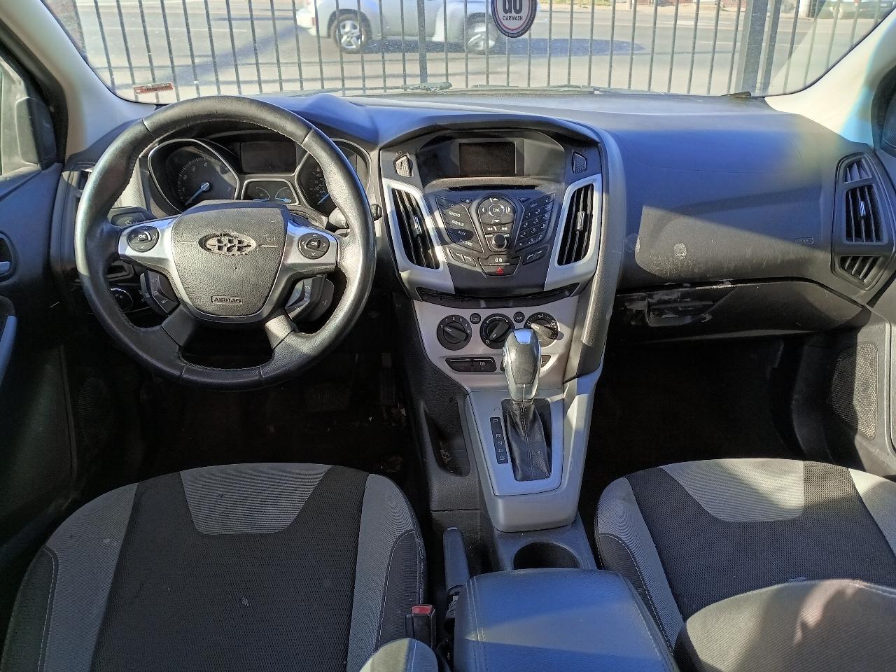 Ford Focus SE 2012