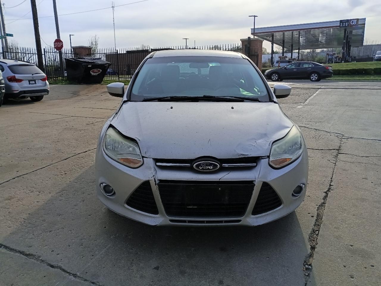Ford Focus SE 2012