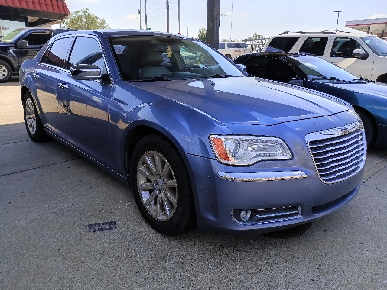 Chrysler 300 Limited RWD 2011
