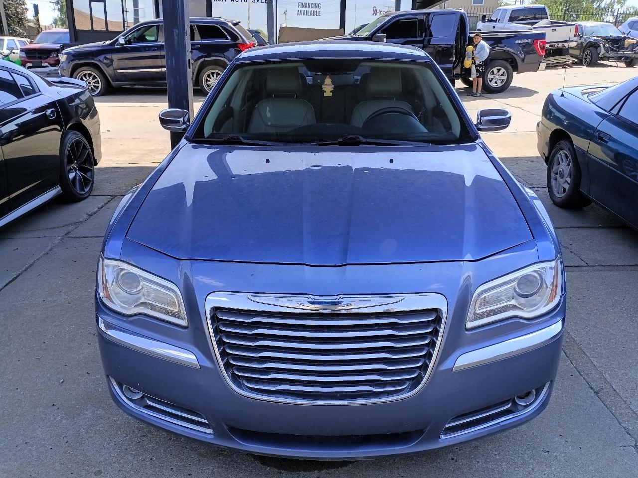 Chrysler 300 Limited RWD 2011