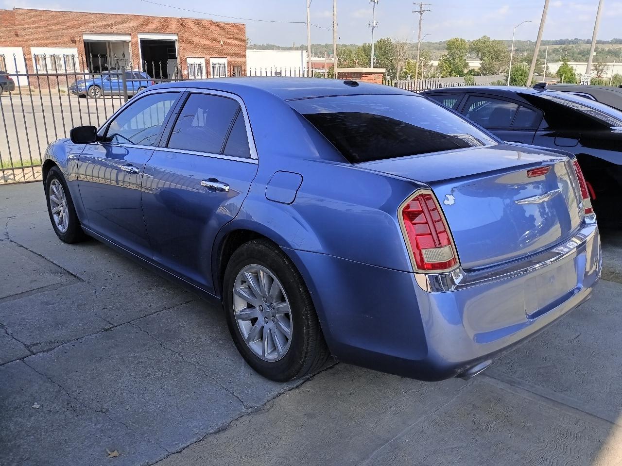 Chrysler 300 Limited RWD 2011