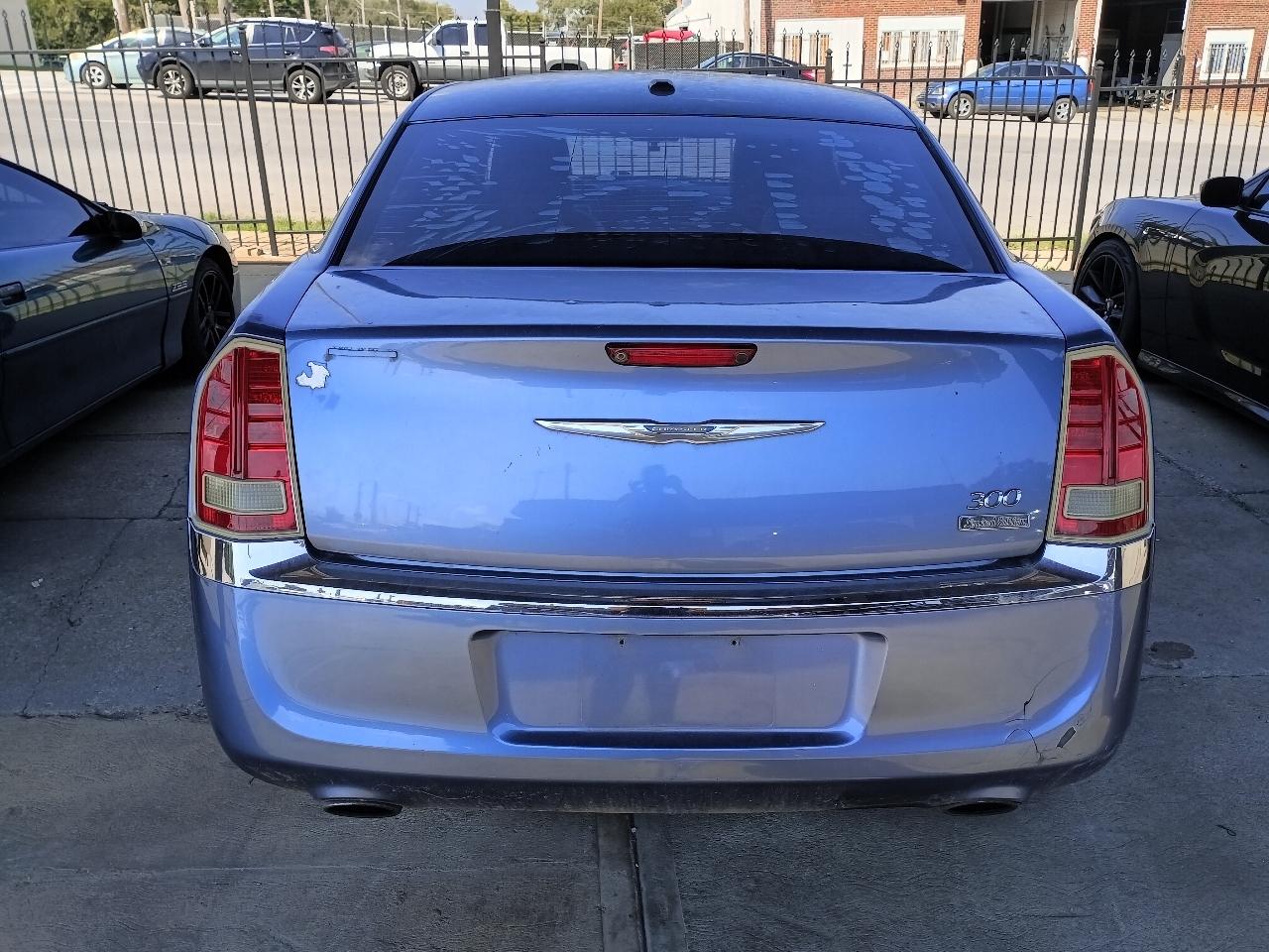 Chrysler 300 Limited RWD 2011