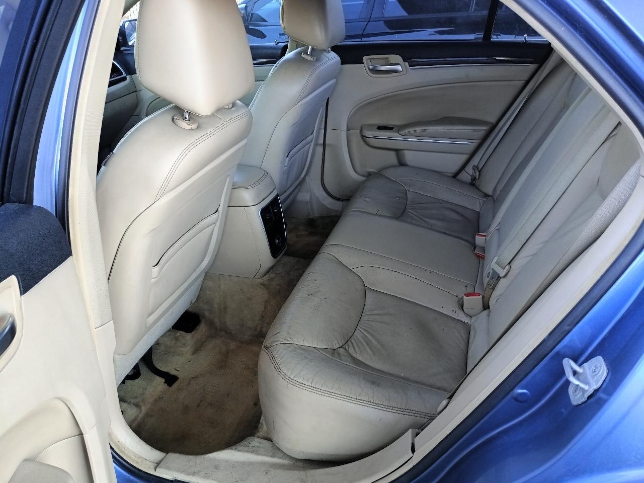 Chrysler 300 Limited RWD 2011