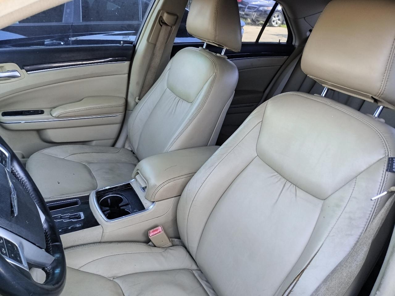Chrysler 300 Limited RWD 2011