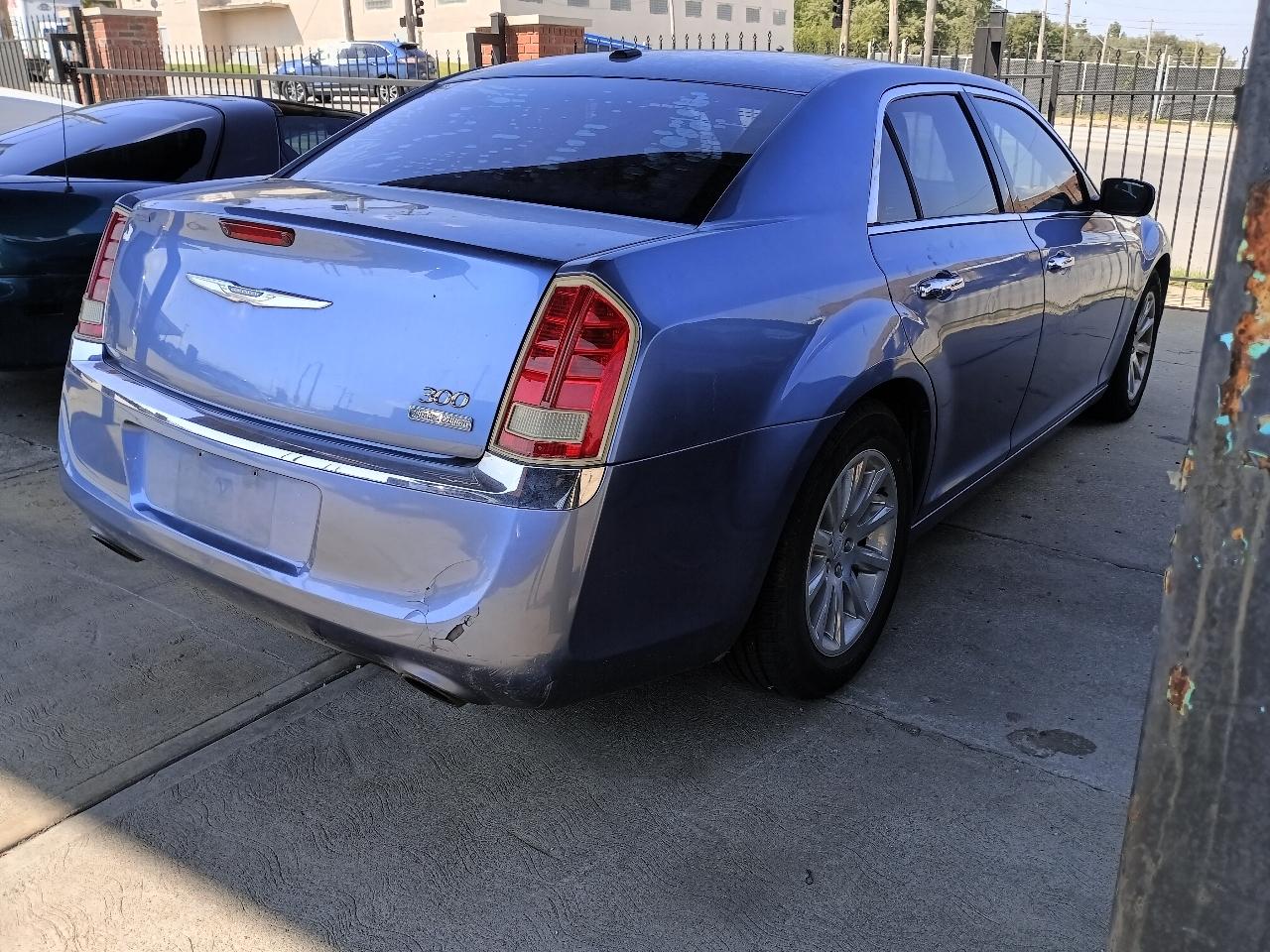 Chrysler 300 Limited RWD 2011