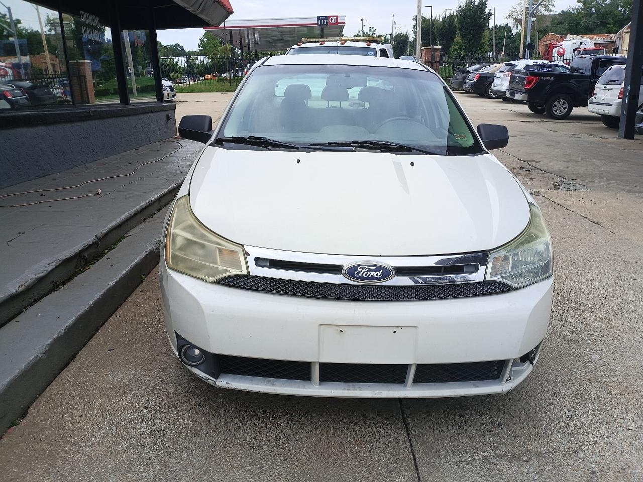 Ford Focus SE Sedan 2011
