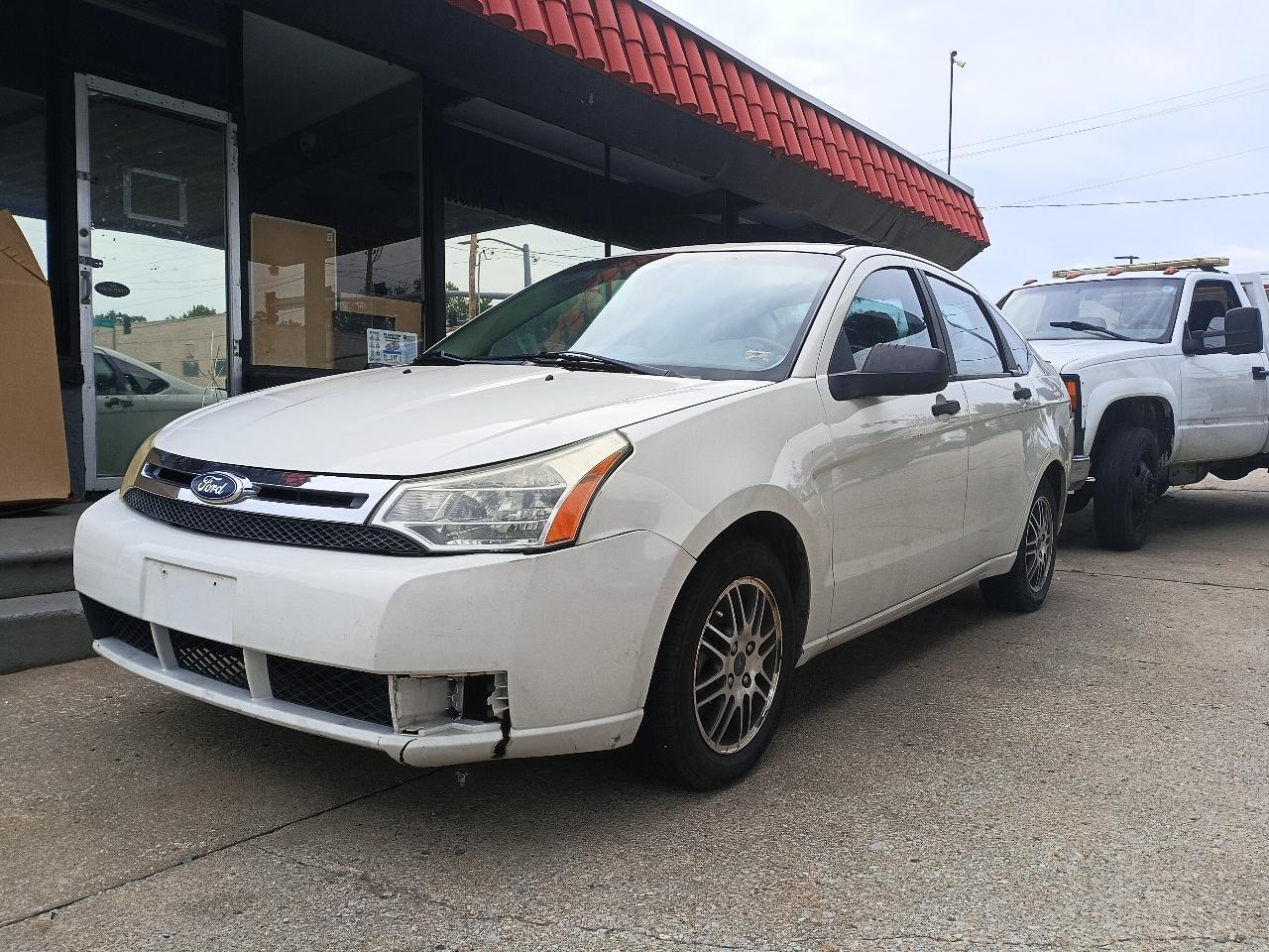 Ford Focus SE Sedan 2011