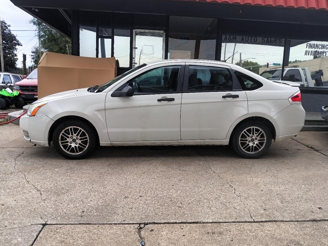 Ford Focus SE Sedan 2011