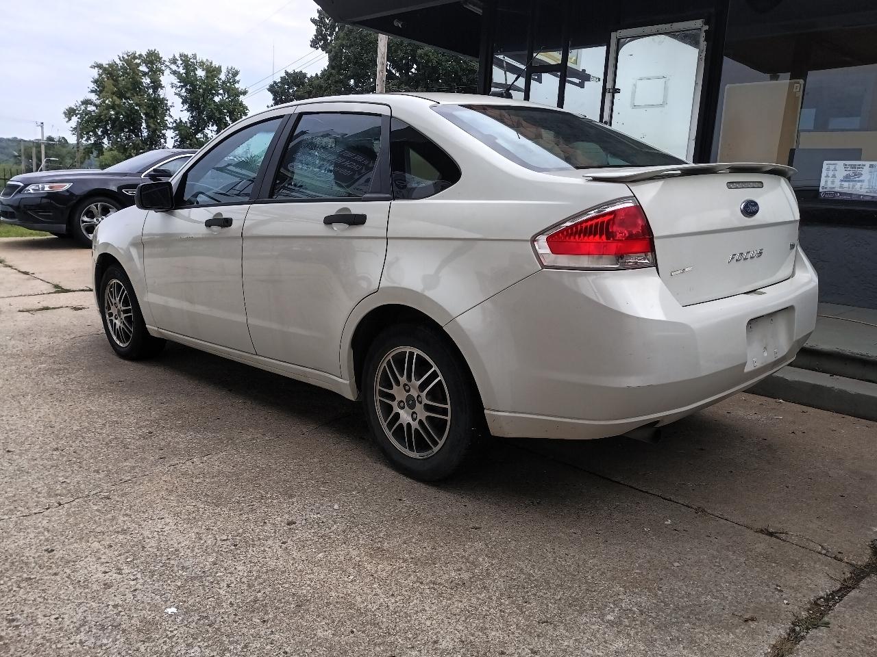 Ford Focus SE Sedan 2011