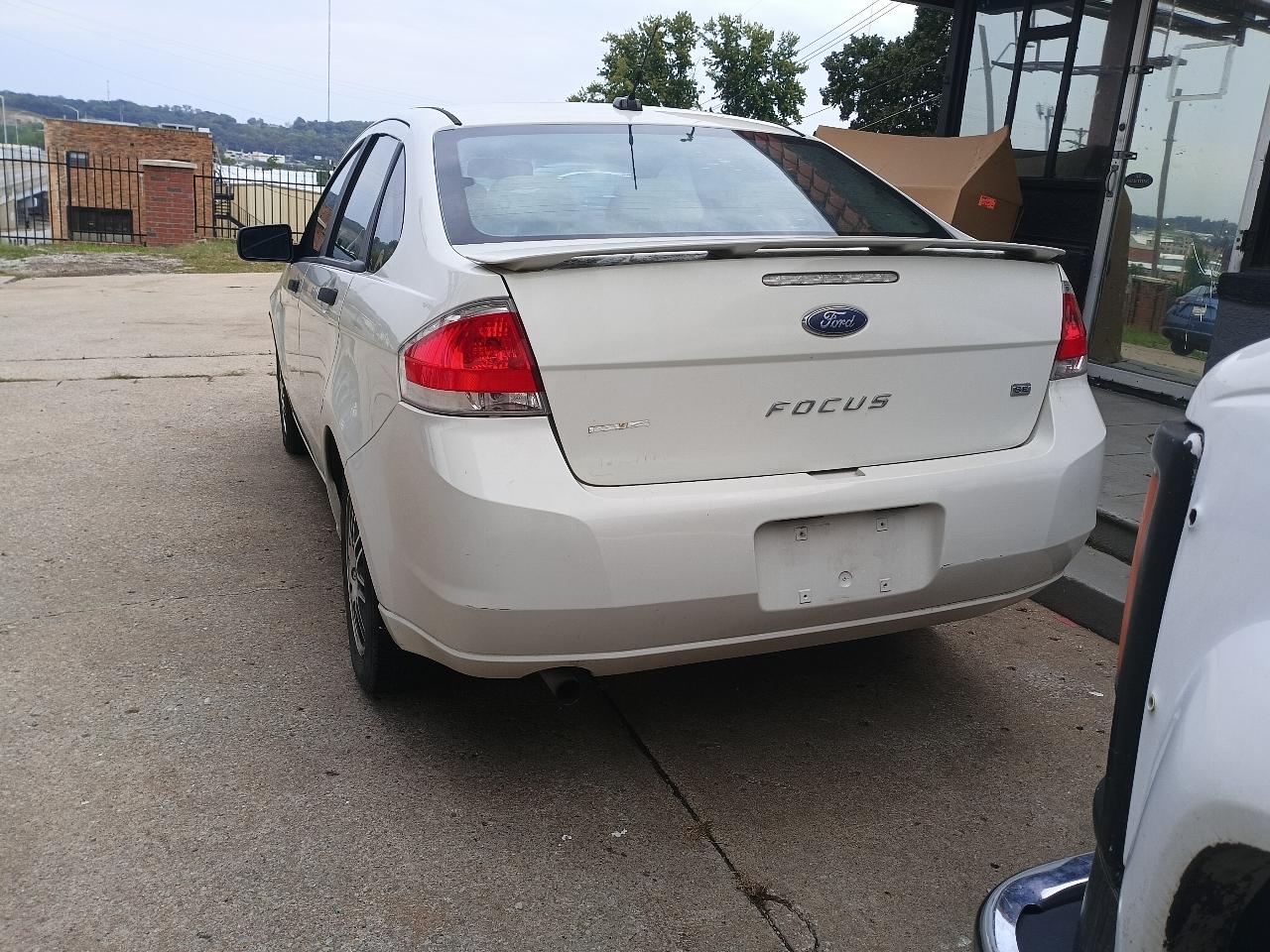 Ford Focus SE Sedan 2011