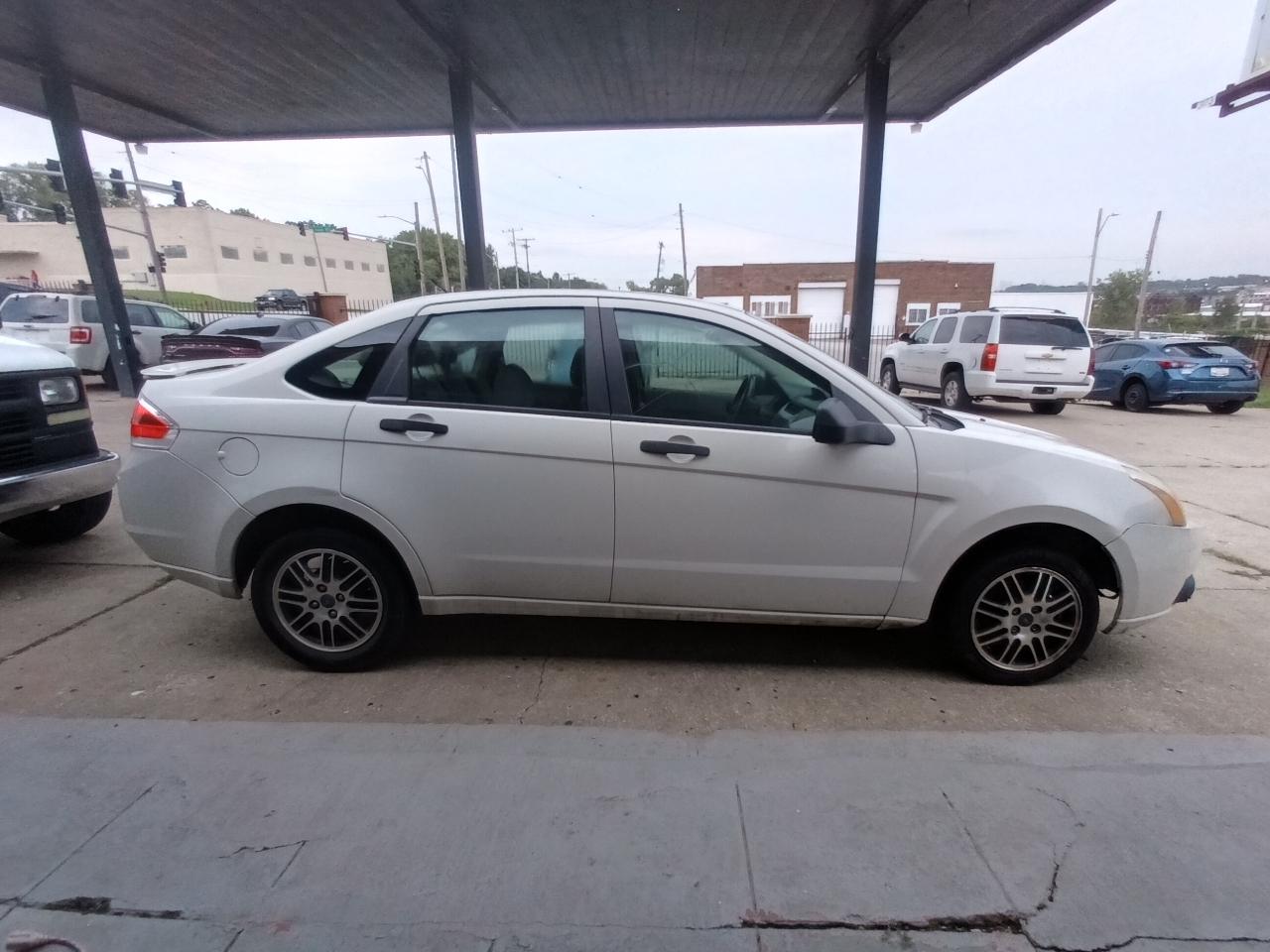 Ford Focus SE Sedan 2011