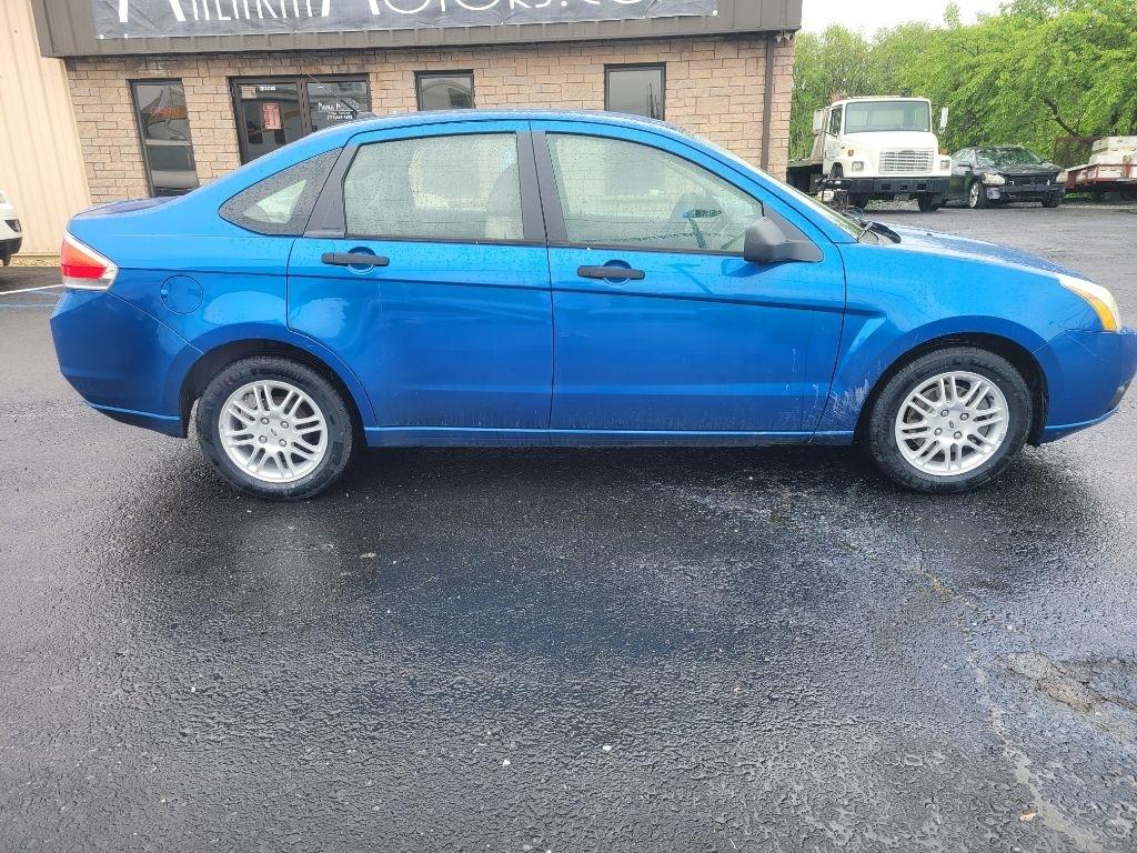 Ford Focus SE Sedan 2010