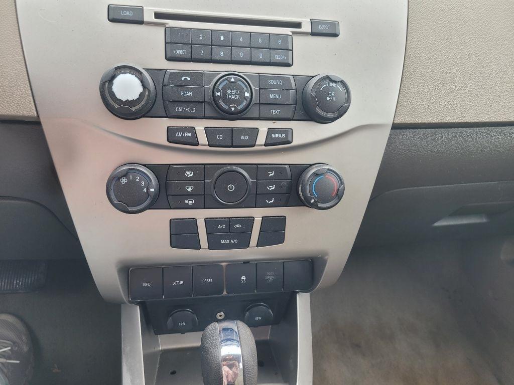 Ford Focus SE Sedan 2010