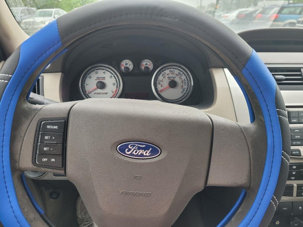 Ford Focus SE Sedan 2010
