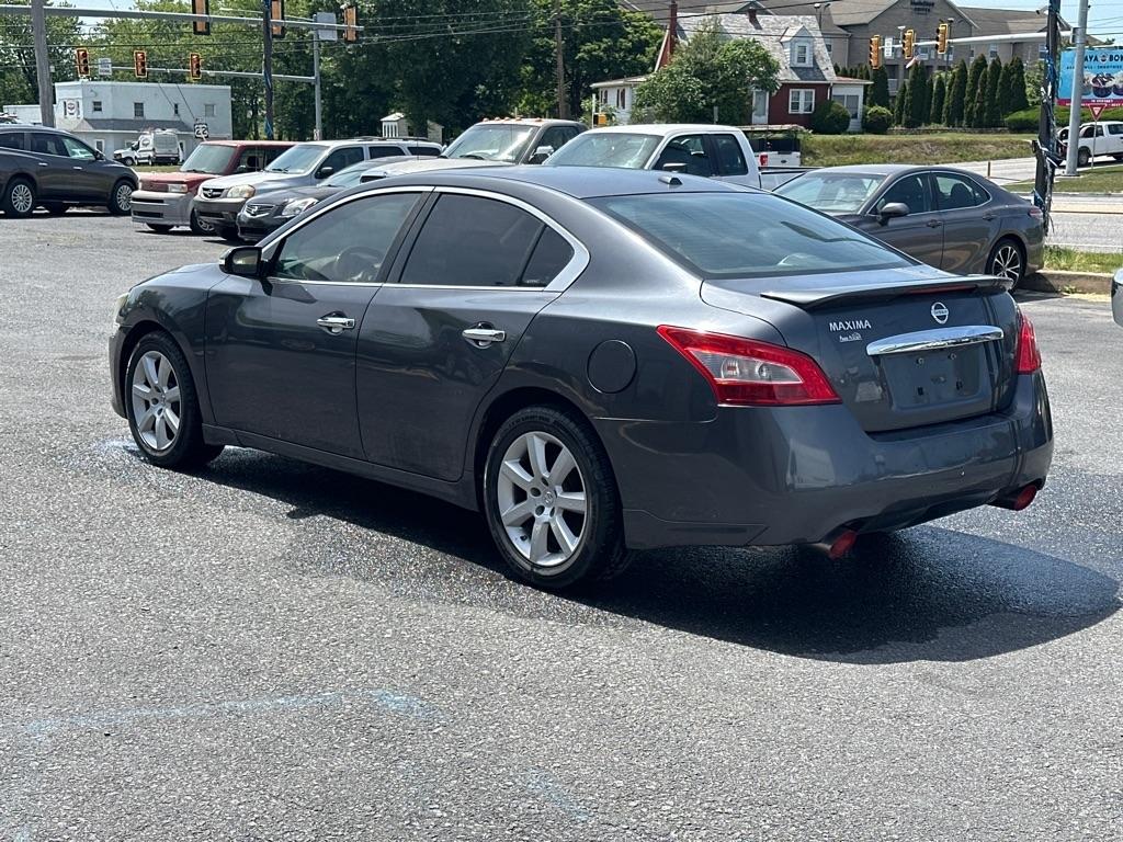 Nissan Maxima S 2010