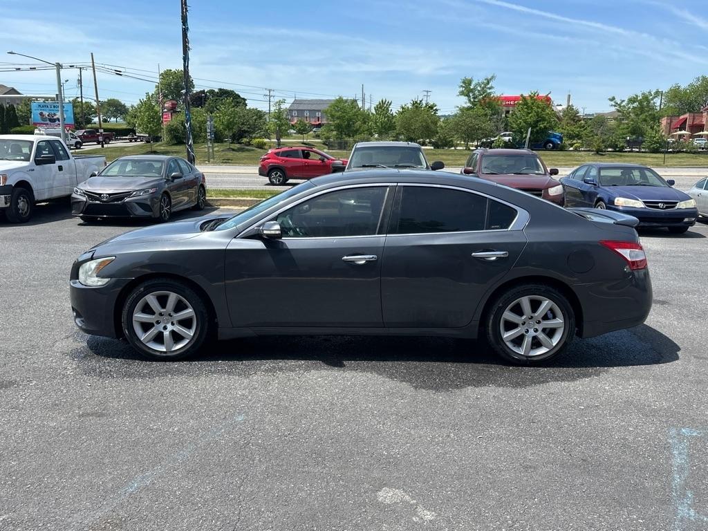 Nissan Maxima S 2010