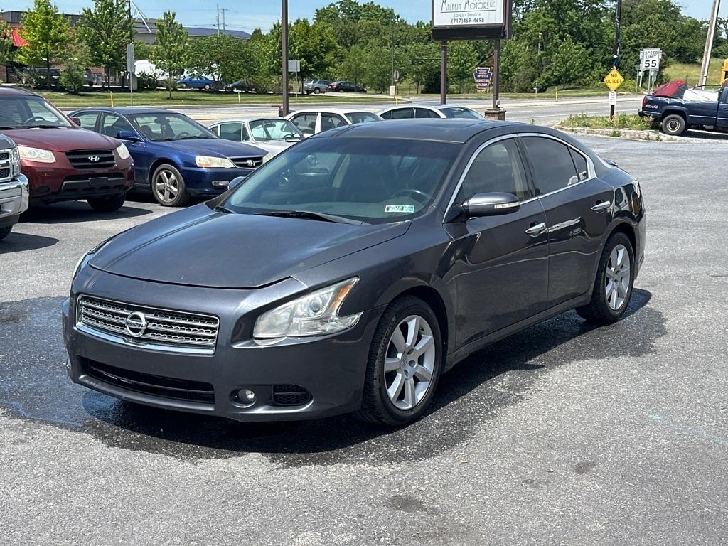 Nissan Maxima S 2010